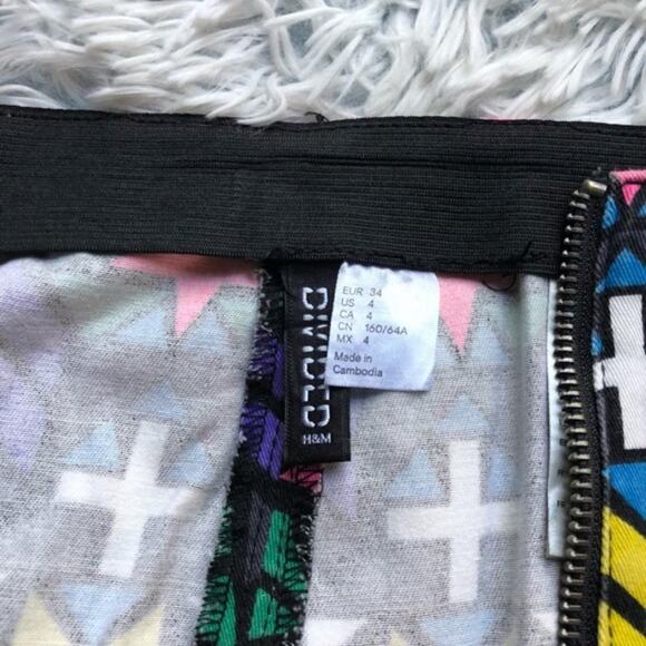 H&M stained glass art symbols patterned short mini dopamine skirt size 4 - Picture 3 of 6